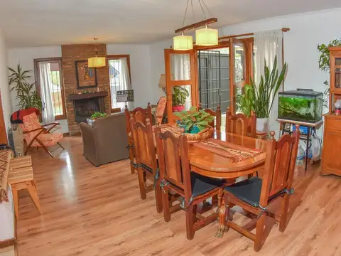 Venta Casa Familiar con Cabaña Independiente