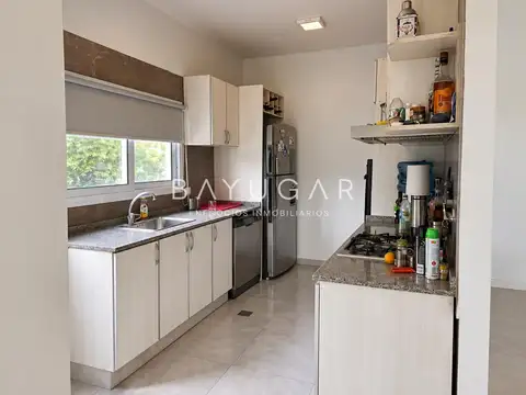 Casa en Alquiler con 5 cocheras