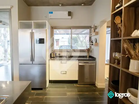 Casa 6 ambientes con 5 baños