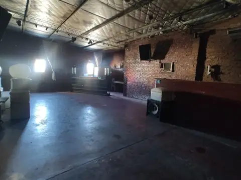 ALQUILER COMERCIAL SOBRE AV EN AVELLANEDA