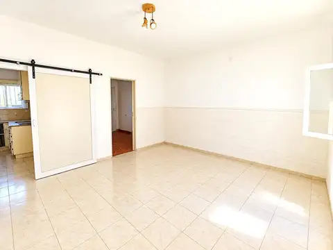 Casa 5 Ambientes APTO CREDITO C/Cochera, Jardin y Terraza. VENTA-Lanus