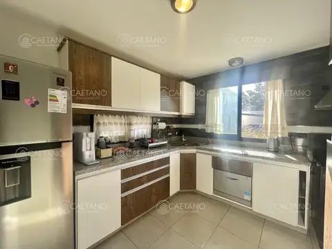 Casa 3 ambientes con 2 baños