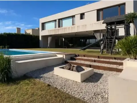 Imponente Casa En Alquiler En Estancia Del Rio