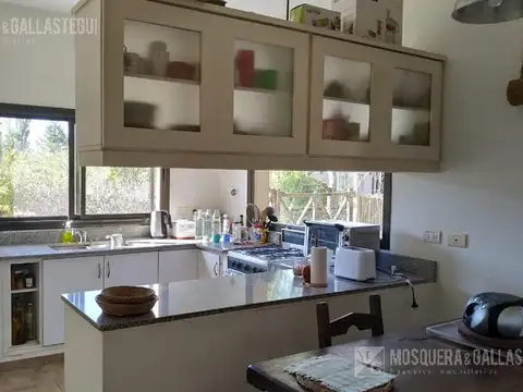 Casa en Alquiler con 1 cochera