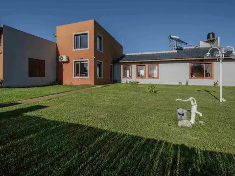 Casa 5 ambientes con 3 baños