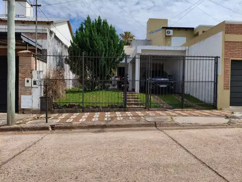 Casa 4 dormitorios en un lindo barrio de Concordia