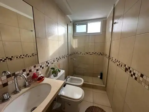 VENTA MONOAMBIENTE CON COCHERA A UNA CUADRA DE OROÑO
