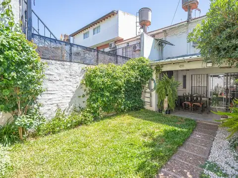 Venta PH 4 amb con cochera y jardin Ramos Mejia.