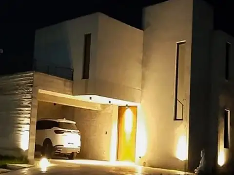 Casa en Alquiler de 3 dormitorios