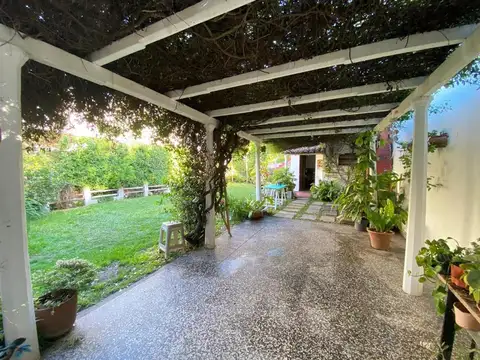 Casa 5 ambientes con 2 baños