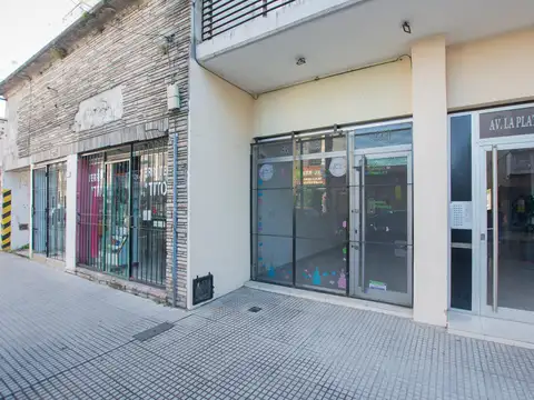 Local en Santos Lugares