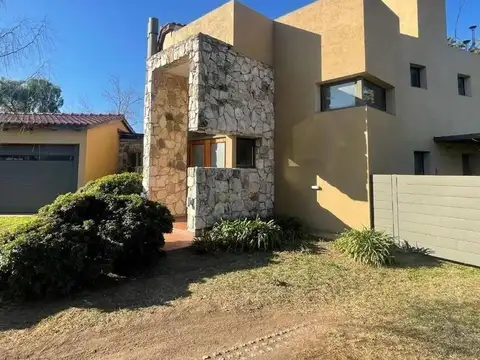Venta Casa 4 dormitorios Country SAN ISIDRO
