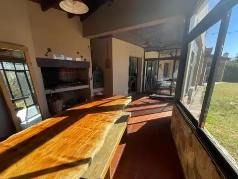 Casa en Venta con 2 cocheras