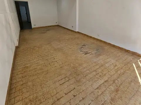 LOCAL en alquiler - Juan Elorza 1600 (y las vías) 55 m2