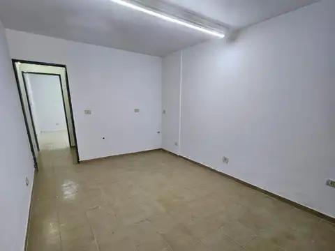 Local en Alquiler en Funes, $ 650.000