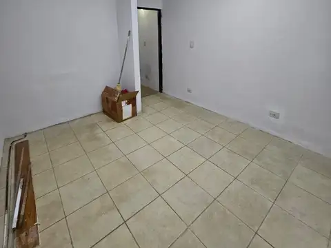 LOCAL en alquiler - Juan Elorza 1600 (y las vías) 55 m2