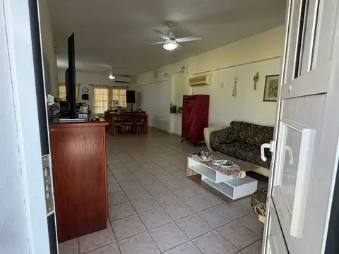 Casa 3 ambientes con 2 baños