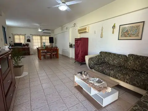 SE VENDE CASA FINANCIADA EN B° LAS FLORES RQTA.