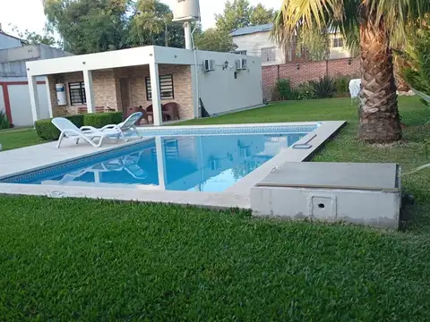 Casa en Venta con 3 cocheras
