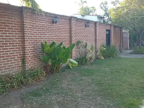CASA 3 AMB. CON COCHERA VARIOS AUTOS