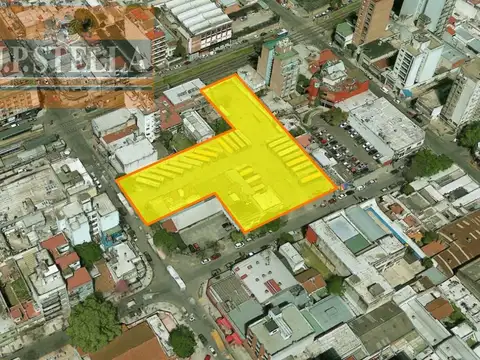Fracción Comercial de 3.954 m² con frente a 3 calles en Moron Centro