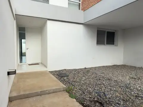 Depto Tipo Casa en Alquiler de 4 ambientes
