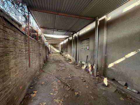 Casa en Venta con 4 cocheras