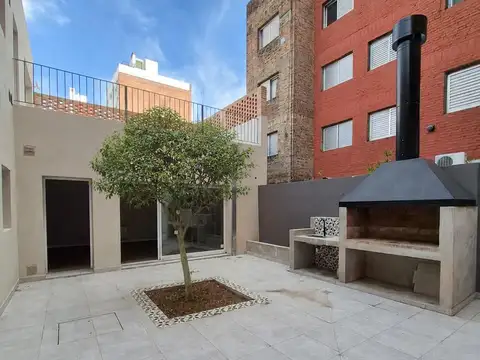 Venta / Permuta - Casa de pasillo 3 dormitorios con patio, parrillero y terraza - Lourdes, Rosario.