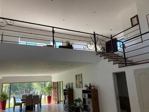 Casa 7 ambientes con 5 baños