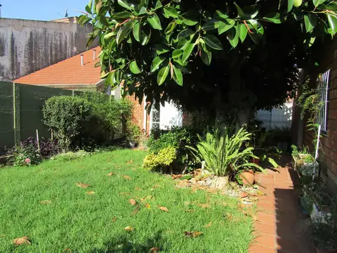 Casa 6 ambientes con 1 baño