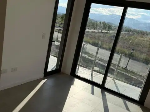 Depto Tipo Casa en Venta de 3 ambientes