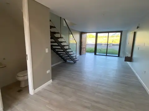 Depto Tipo Casa en Venta con 1 cocheras