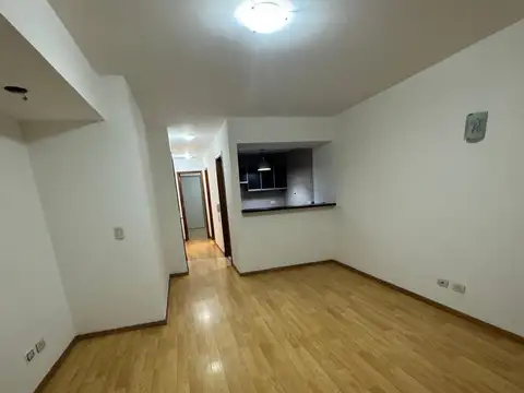DEPARTAMENTO 2 AMBIENTES, SEMI PISO AL FRENTE