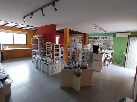 Casa 6 ambientes con 2 baños