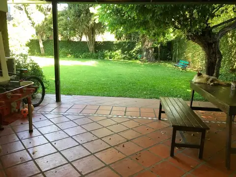 Casa en Venta con 2 cocheras