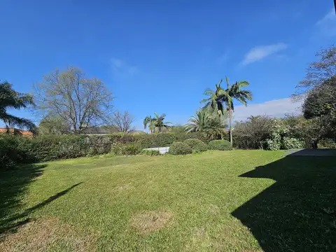 Casa 8 ambientes con 6 baños