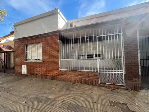 Departamento tipo casa tres amb con patio
