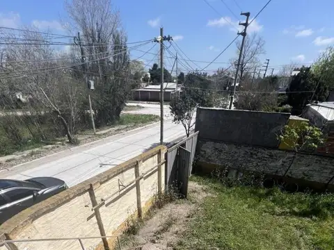 LOTE CON DOS GALPONES