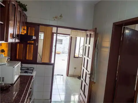 Casa 5 ambientes con 2 baños