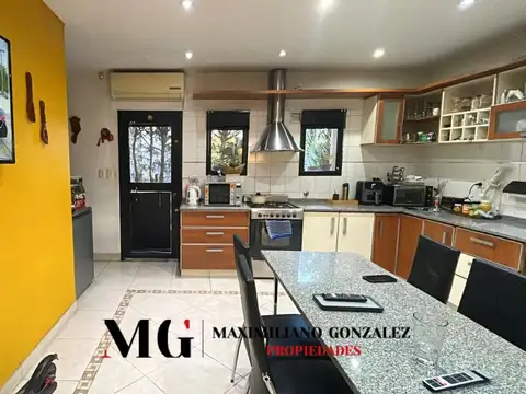 Casa 5 ambientes con 2 baños