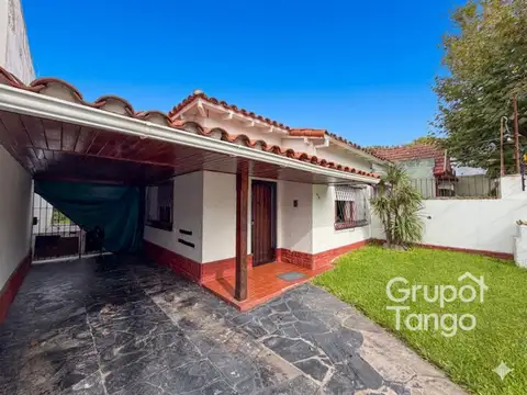 Venta Casa Cuatro Ambientes Bernal Patio Quincho Parrilla Cochera