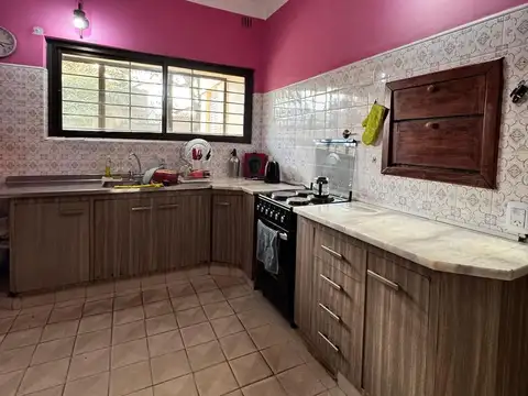 Casa 5 ambientes con 3 baños