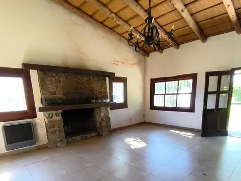 Casa en Alquiler con 1 cochera