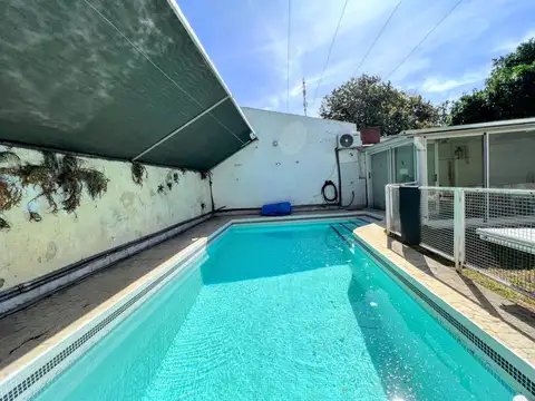 Casa 6 ambientes con 2 baños