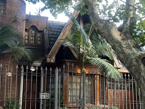 CASA 4 AMBIENTES EN VENTA EN ADROGUE APTA CREDITO