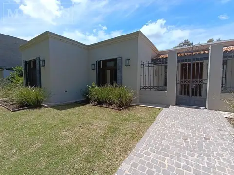 Casa en alquiler temporario en El Golf, Estancias del Pilar