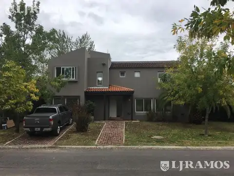 Casa con 3 dormitorios en venta  en San Isidro Labrador