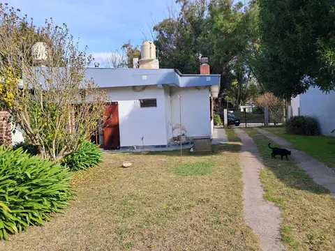 CASA TRES AMBIENTES SOBRE AMPLIO LOTE