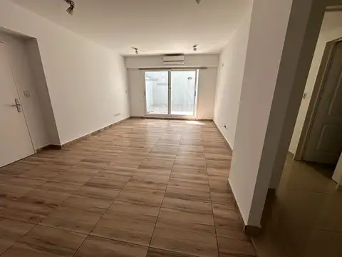 Departamento con gran patio en venta en Caballito 2 ambientes