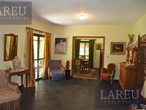 Casa 4 ambientes con 2 baños
